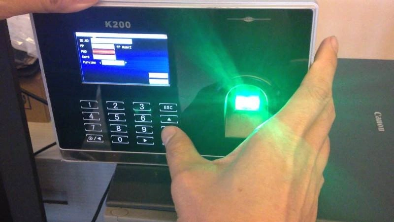 روش های هک یا از کار انداختن دستگاه حضور و غیاب 2 راهکارها و واقعیت_هایی درباره از کار انداختن دستگاه حضور و غیاب