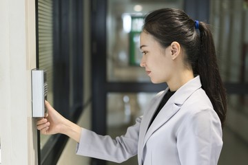 مراحلی که برای ریست دستگاه حضور و غیاب باید پشت سر بگذارید 3 ریست دستگاه حضور و غیاب