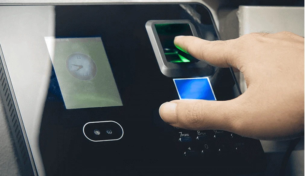 چگونه بهترین دستگاه کنترل تردد را انتخاب کنیم؟ 3 نرمافزار و قابلیتهای جانبی دستگاه